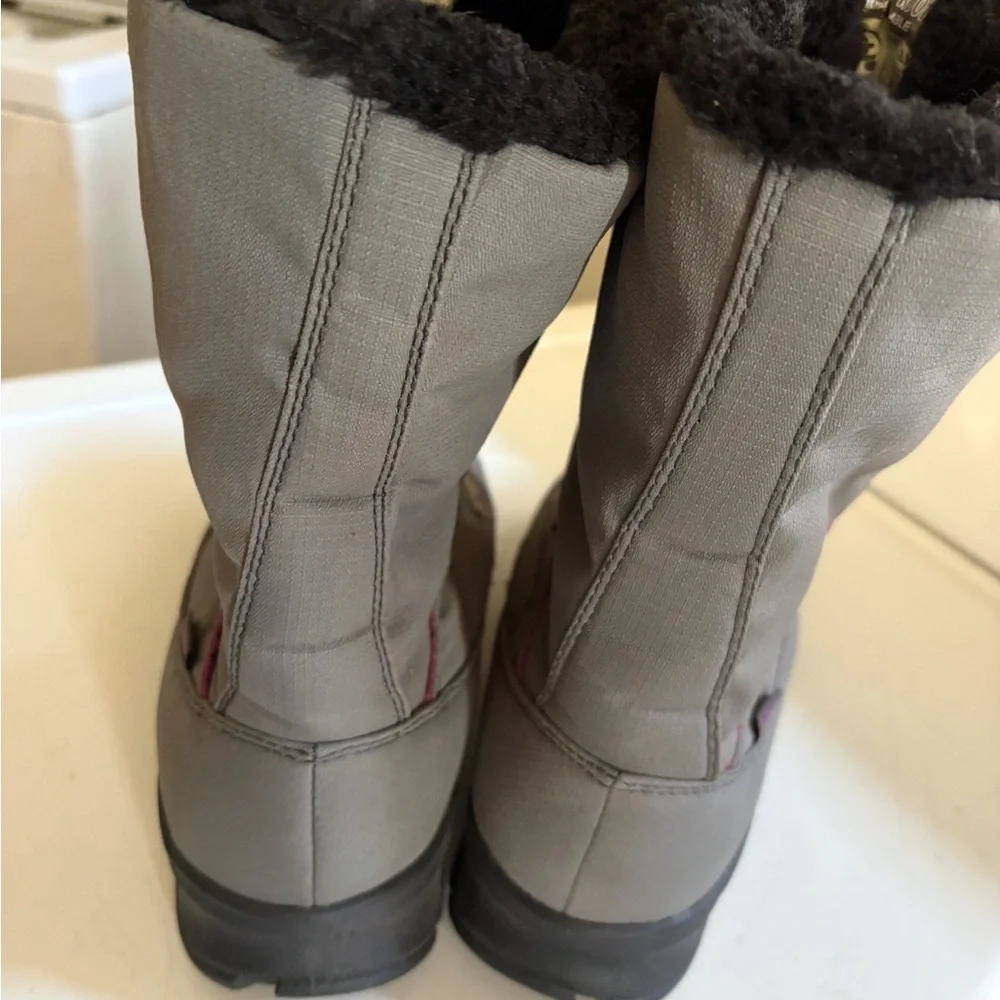 Kamik Women's Taupe Winter Boots with Pink Logo size 8